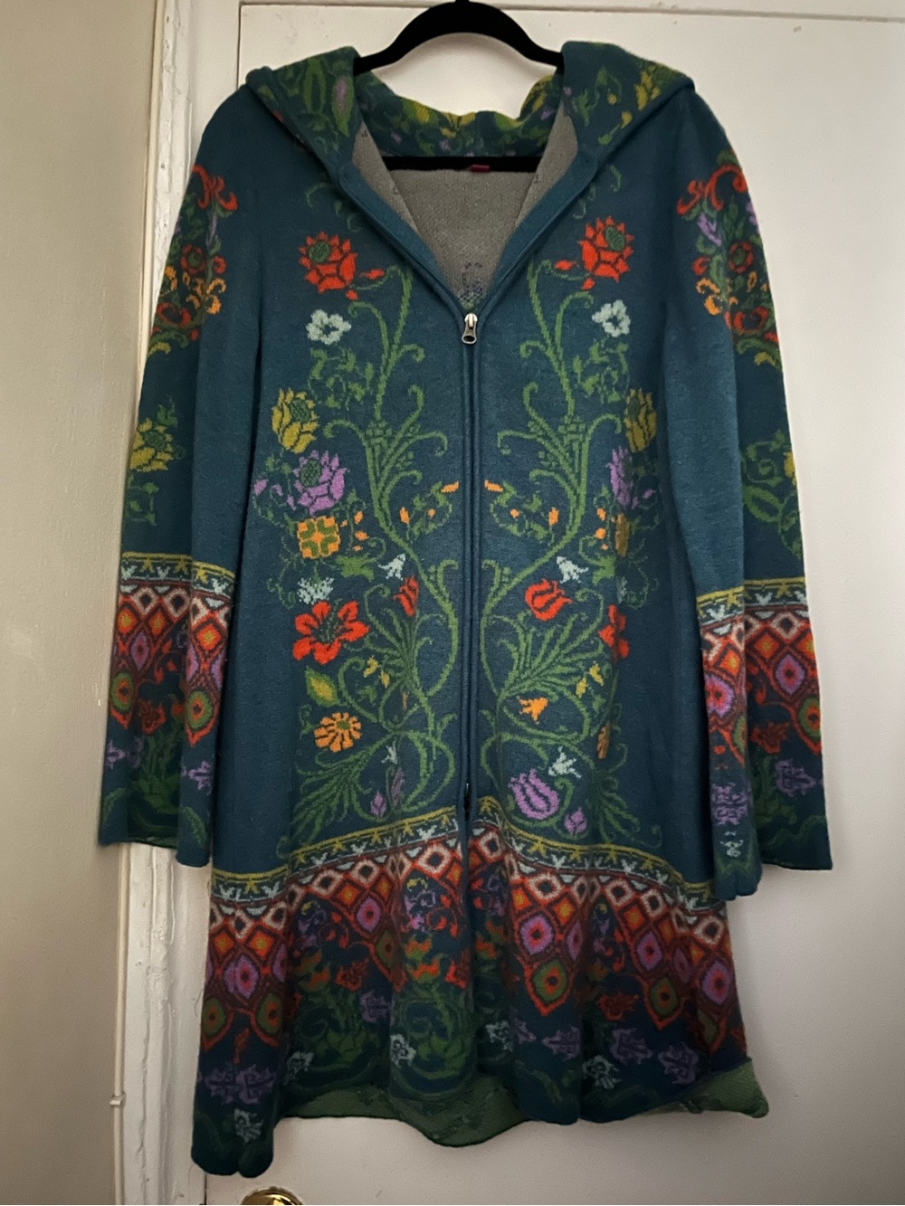Ivko 100% wool floral sweater hoodie L FLAW
